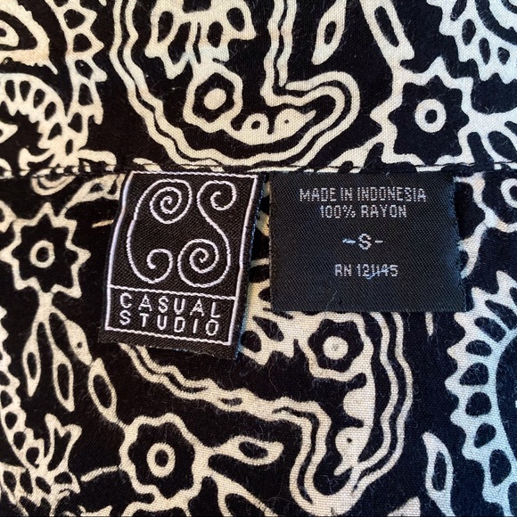 Casual Studio Button Down Top - Picture 5 of 5